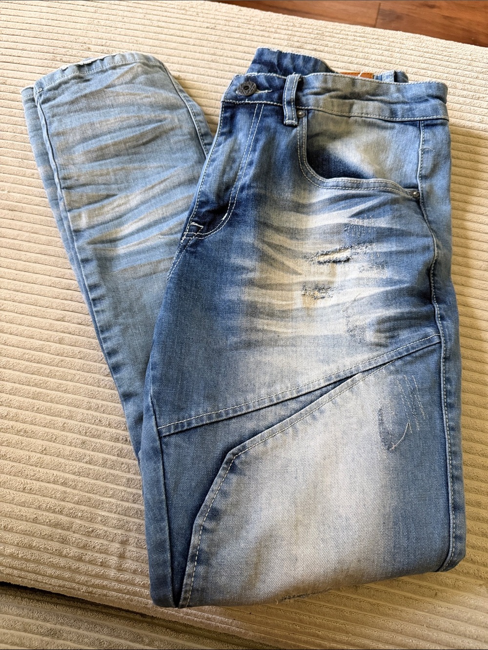 Men's Slim Light Blue Smoke Rise Washed Jeans with Distressed Detail size 34x32